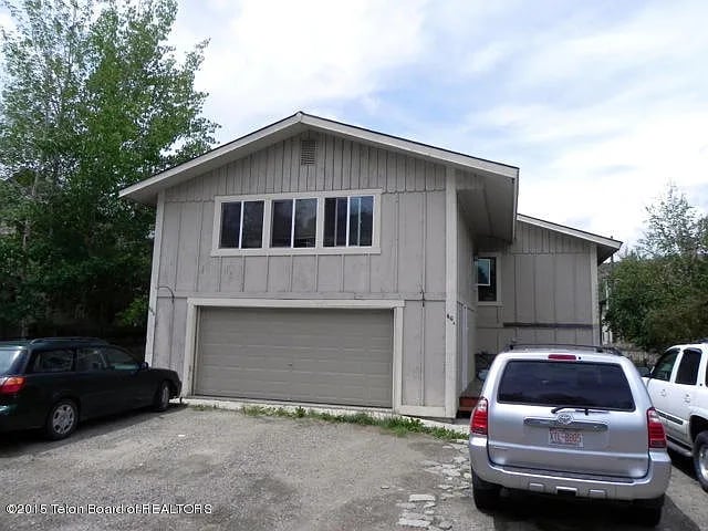 60 Pioneer Ln