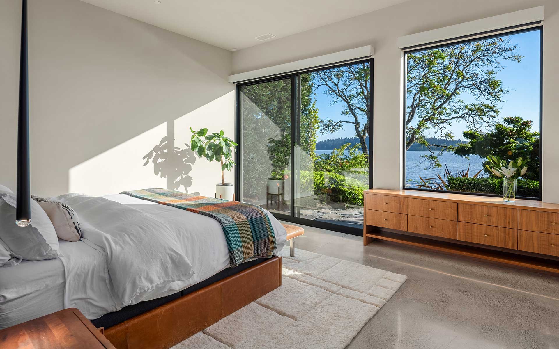 An Extraordinary Expression of Modern Waterfront Living on Mercer Island