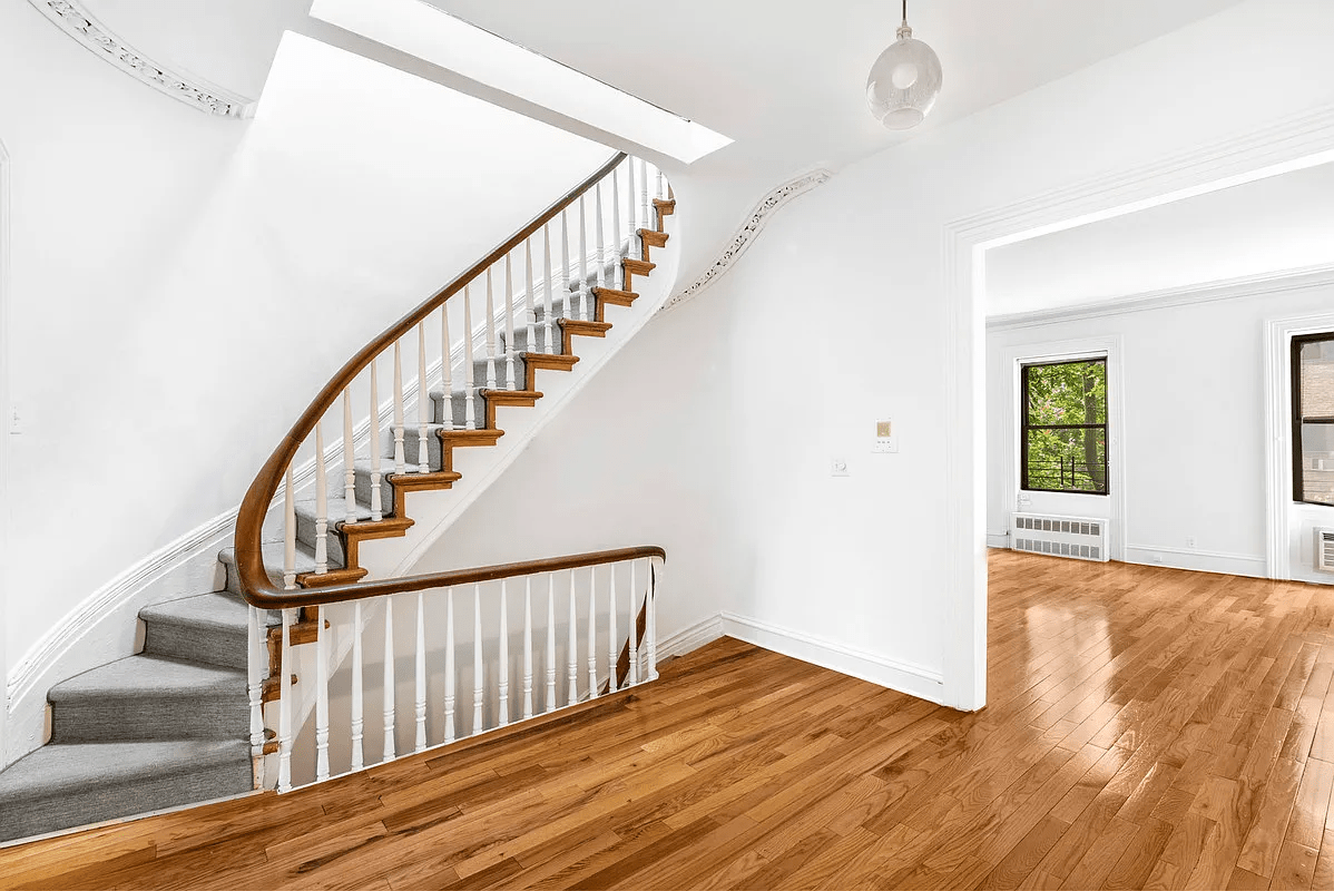 322 W 20th St #2