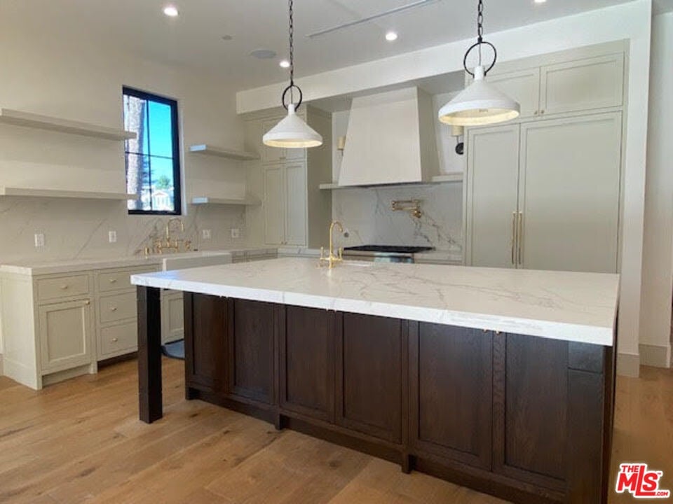 4459 Kraft Ave