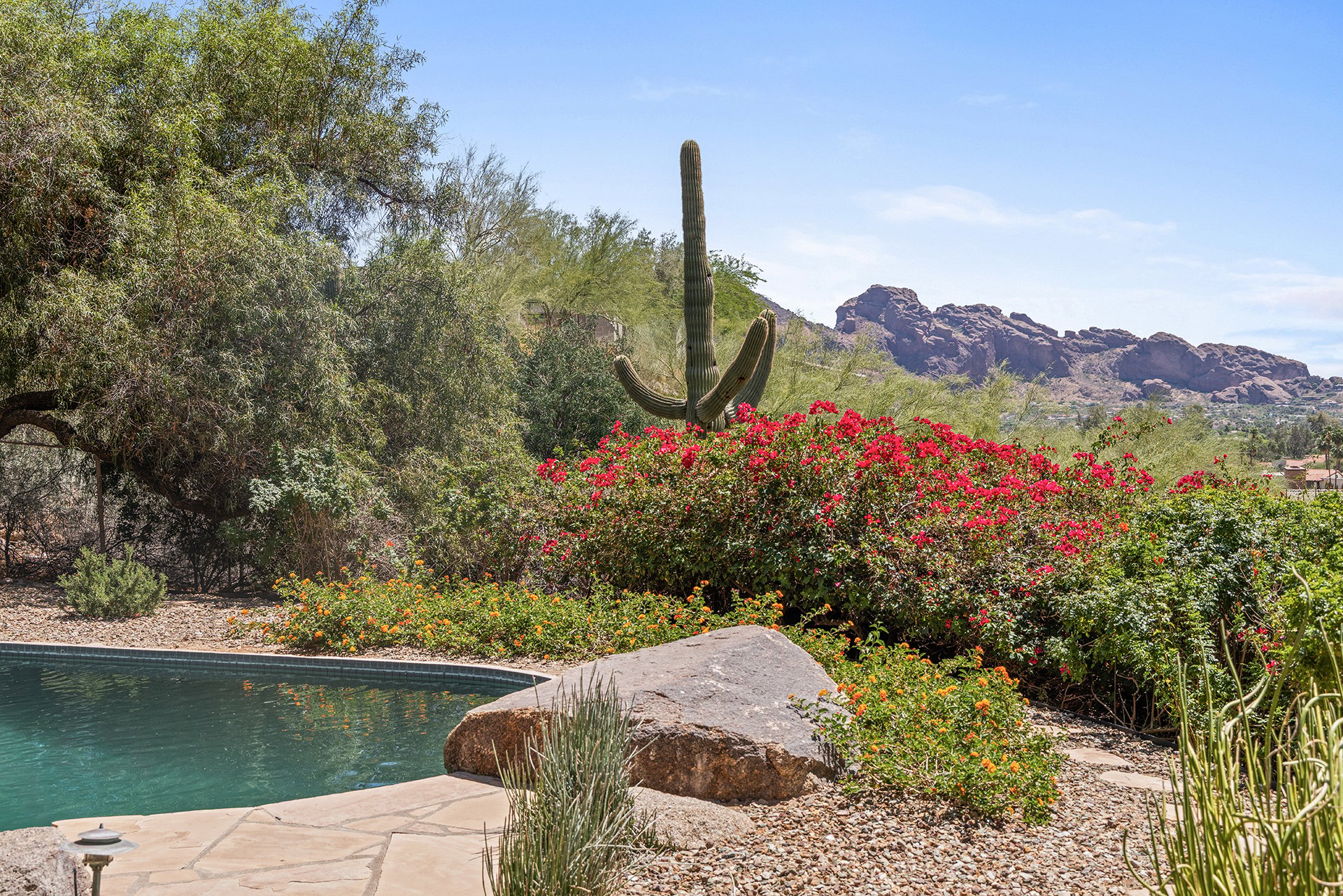 7547 N LAKESIDE Lane