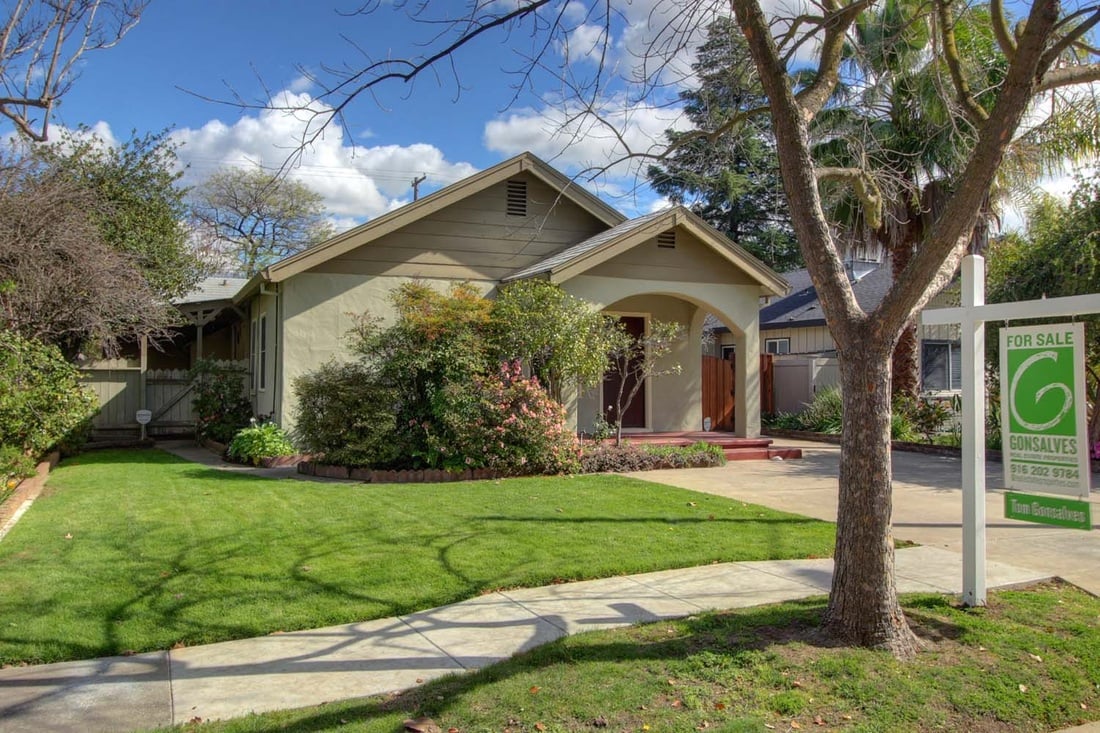 Just listed! Darling Elmhurst home