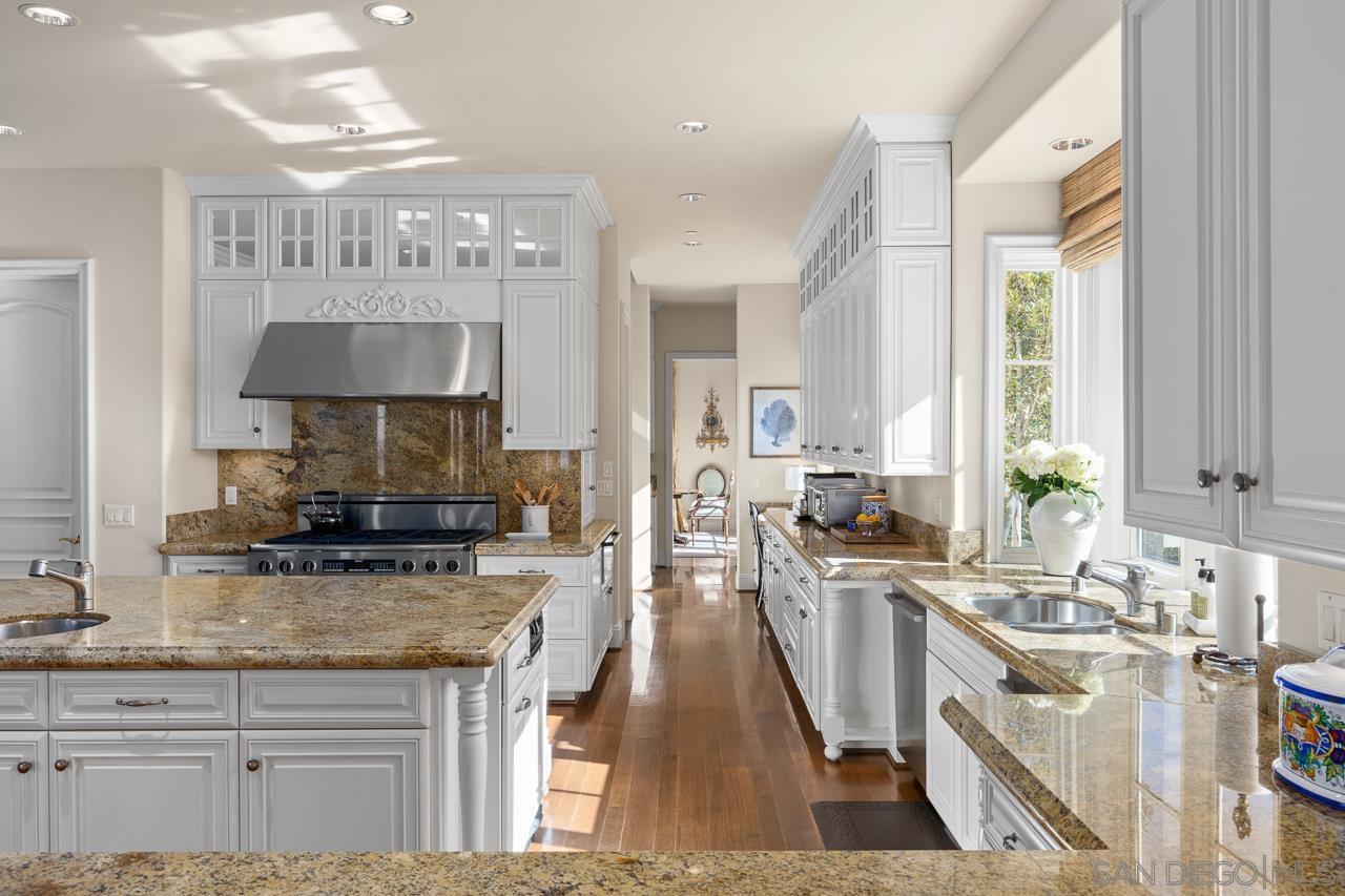 9860 La Jolla Farms Rd