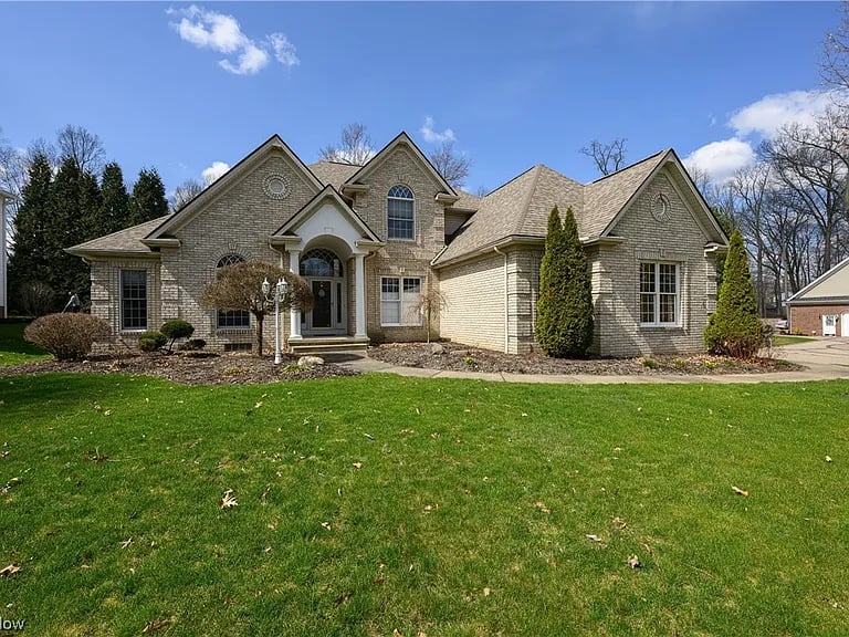 6383 Meadowsweet Ave NW