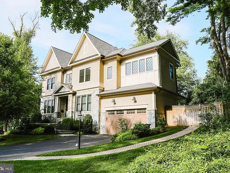 1103 Clover Dr