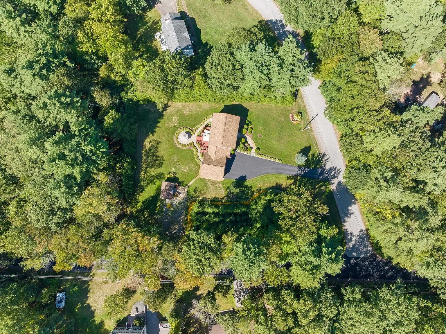 2 Brookside Ln