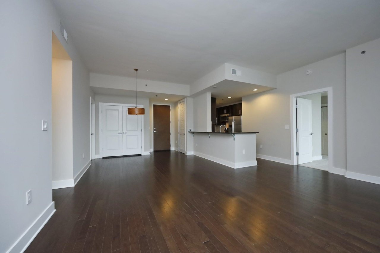 140 W Franklin St #514
