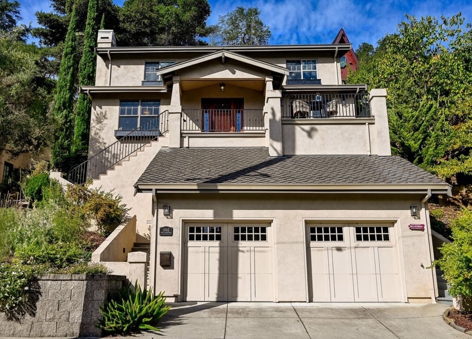 1042 W Arlington Way