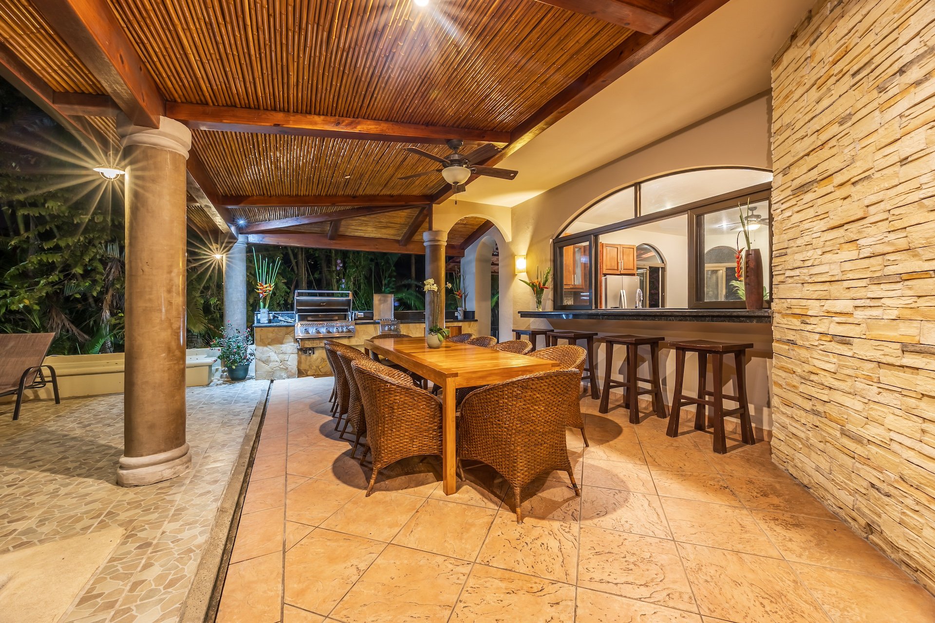 Villa Pacifica: Luxury Oceanview Retreat Steps from the Beach