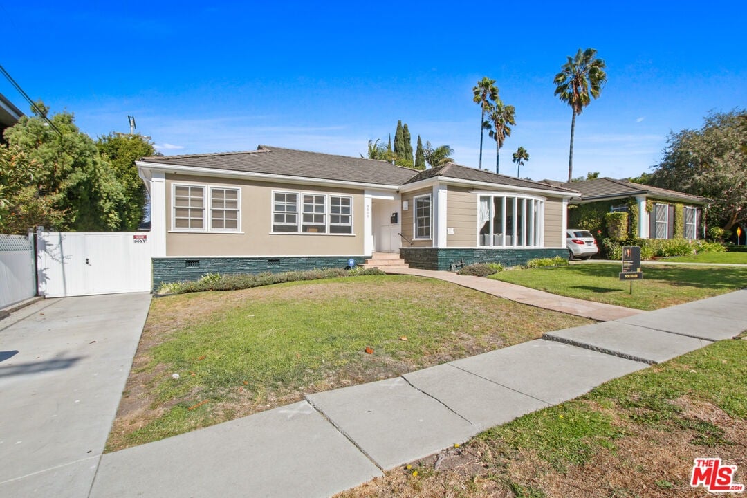 9509 Cresta Dr
