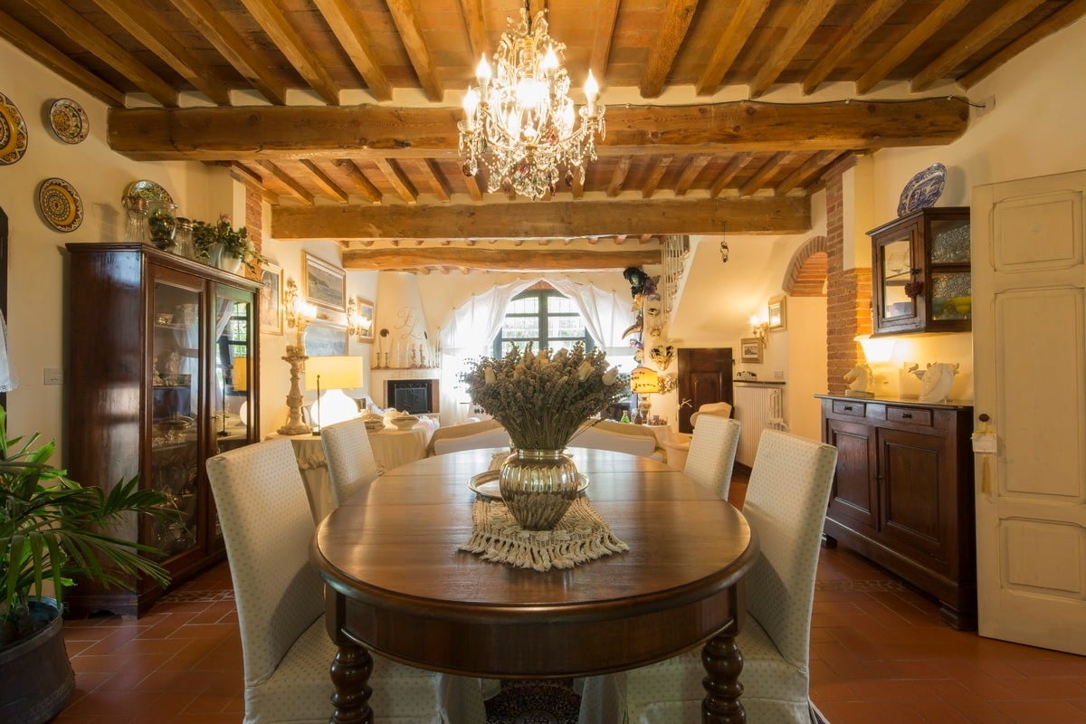 Villa In The Tuscan Hills