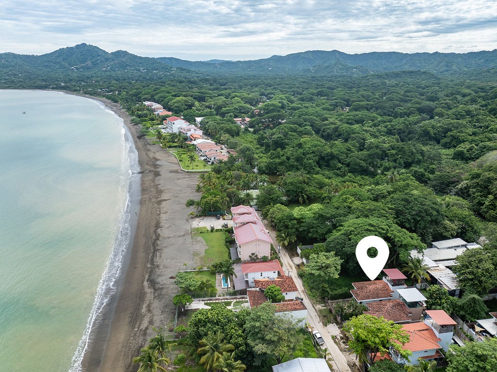 Casa Reye | Stunning 3-Bedroom Beach Home with Rooftop Ocean Views and Private Pool in Surfside, Playa Potrero
