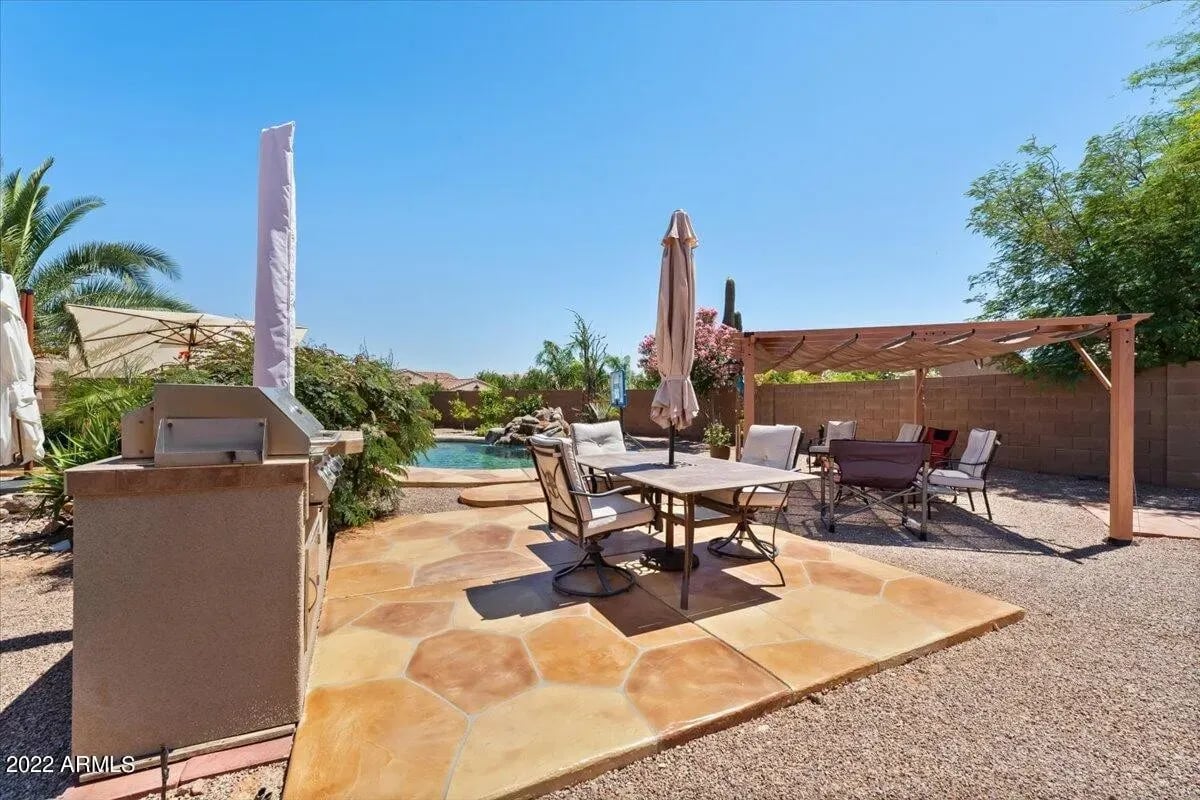 8256 S BLUFF SPRINGS Ct