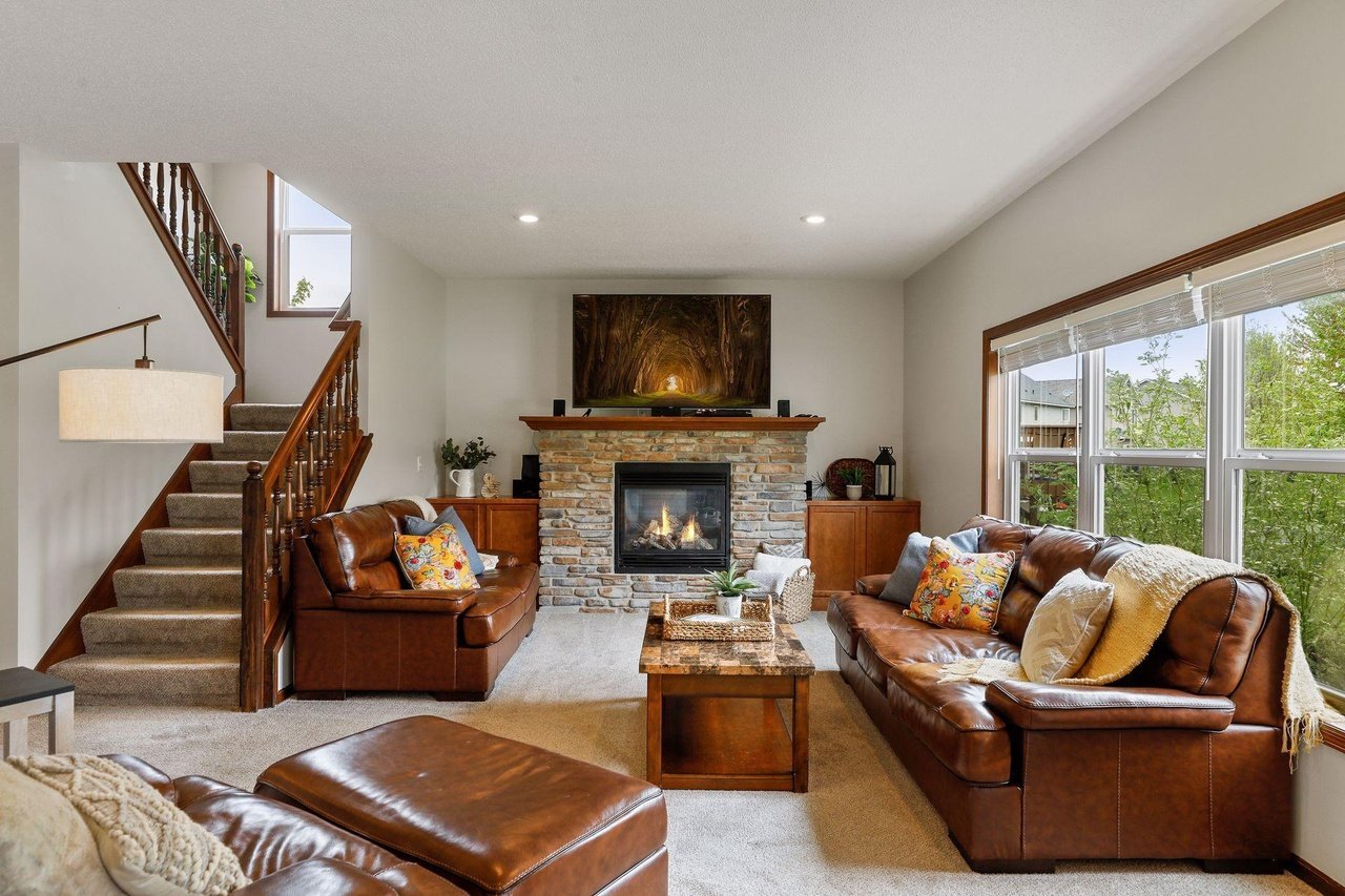 14 Coach Light Dr