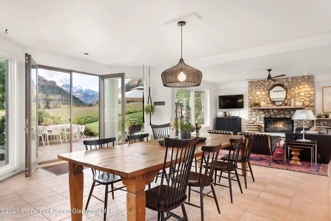 210 Chair Mountain Dr