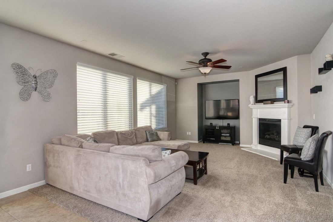 Gorgeous Lincoln 5 Bedroom Home for Sale!