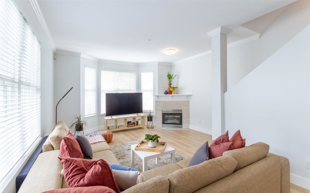 8515 Aquitania Pl