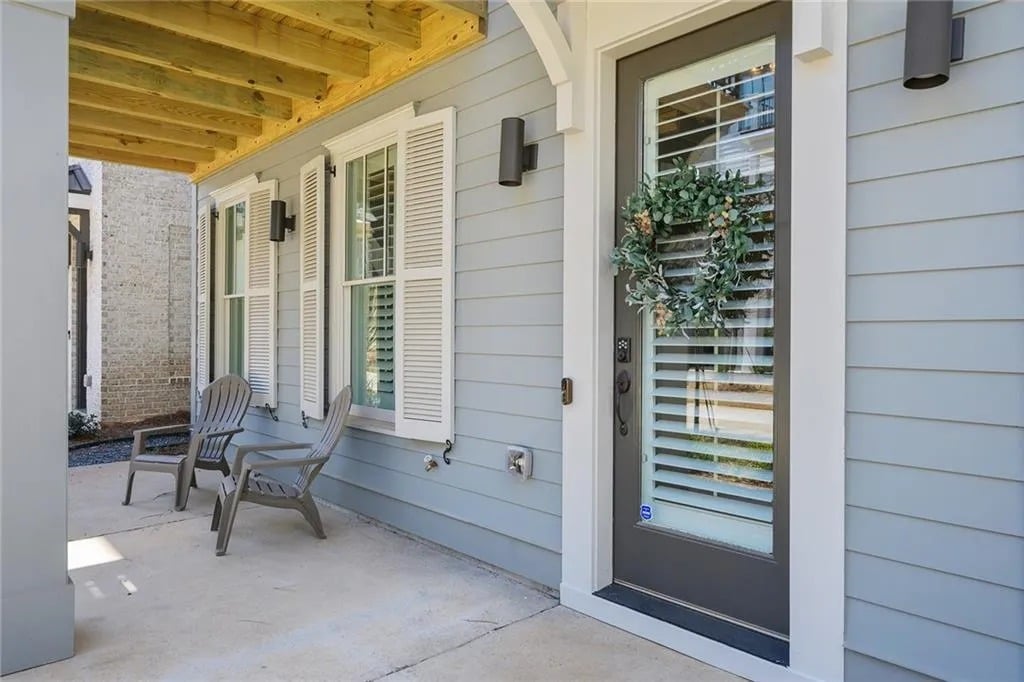 240 Villa Magnolia Ln