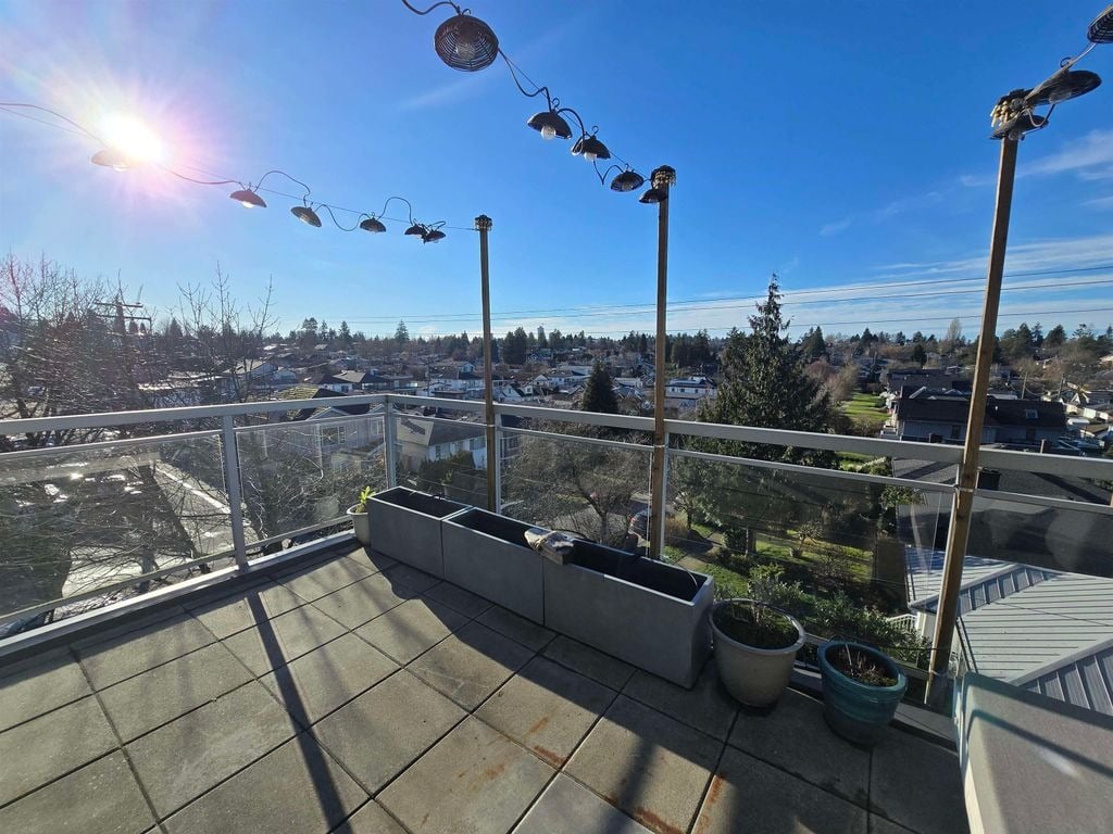 683 E 27th Ave, #206