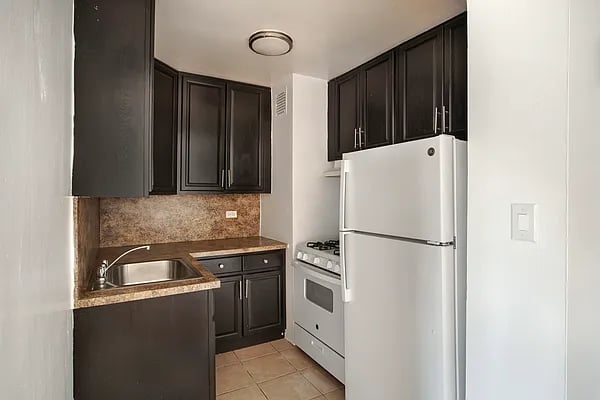 3255 Randall Ave #3D