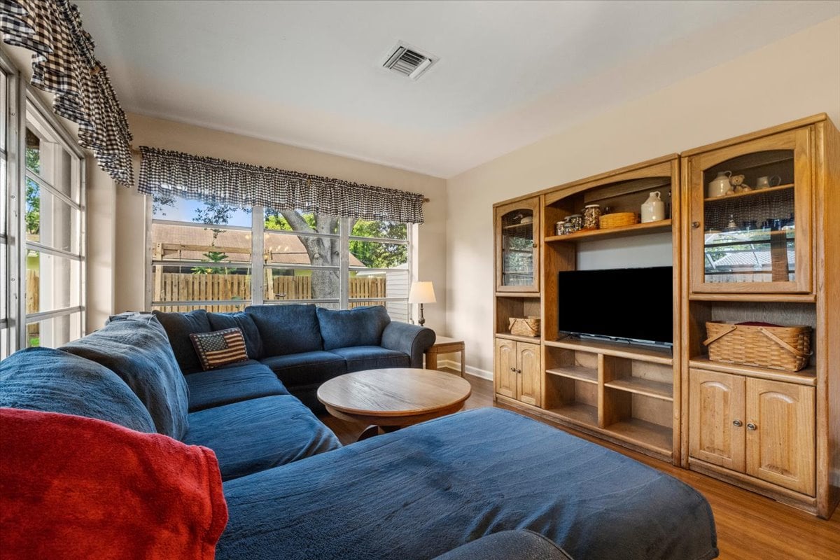 404 NE 11th Ave