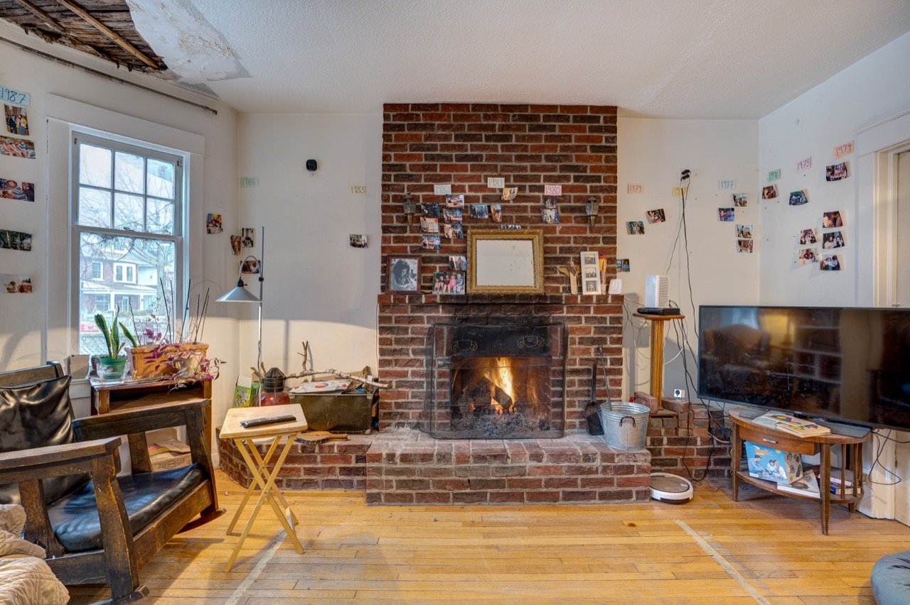 121 Lee Ave