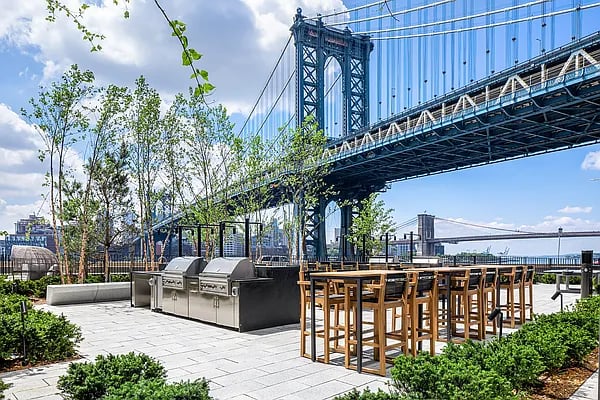 252 South Street Unit: 8J