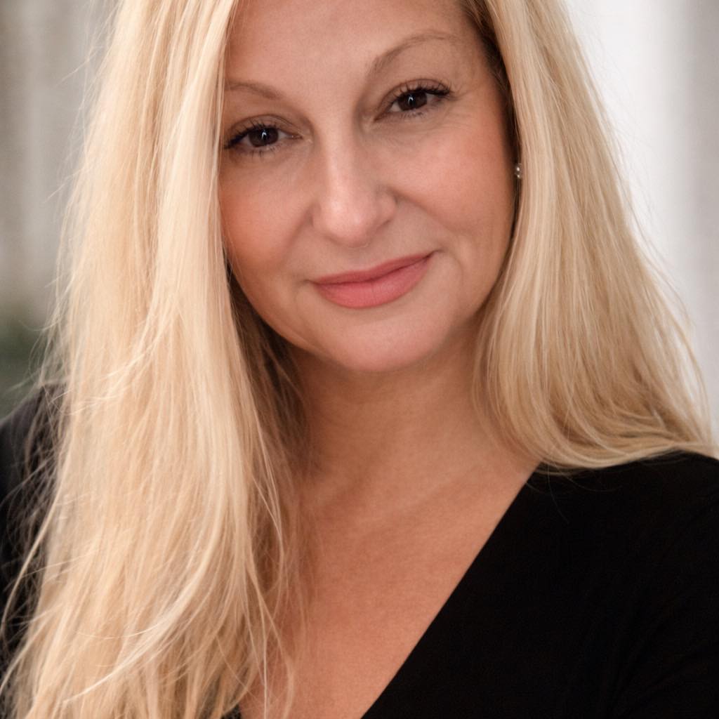 Gina Virgona - Rewold Rochester MI Real Estate Agent Headshot [Location] Real Estate Agent Headshot