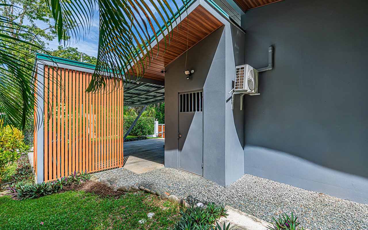 Home Near Downtown Uvita with Private Forest and Creek
