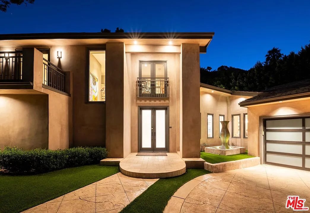 2229 San Ysidro Dr