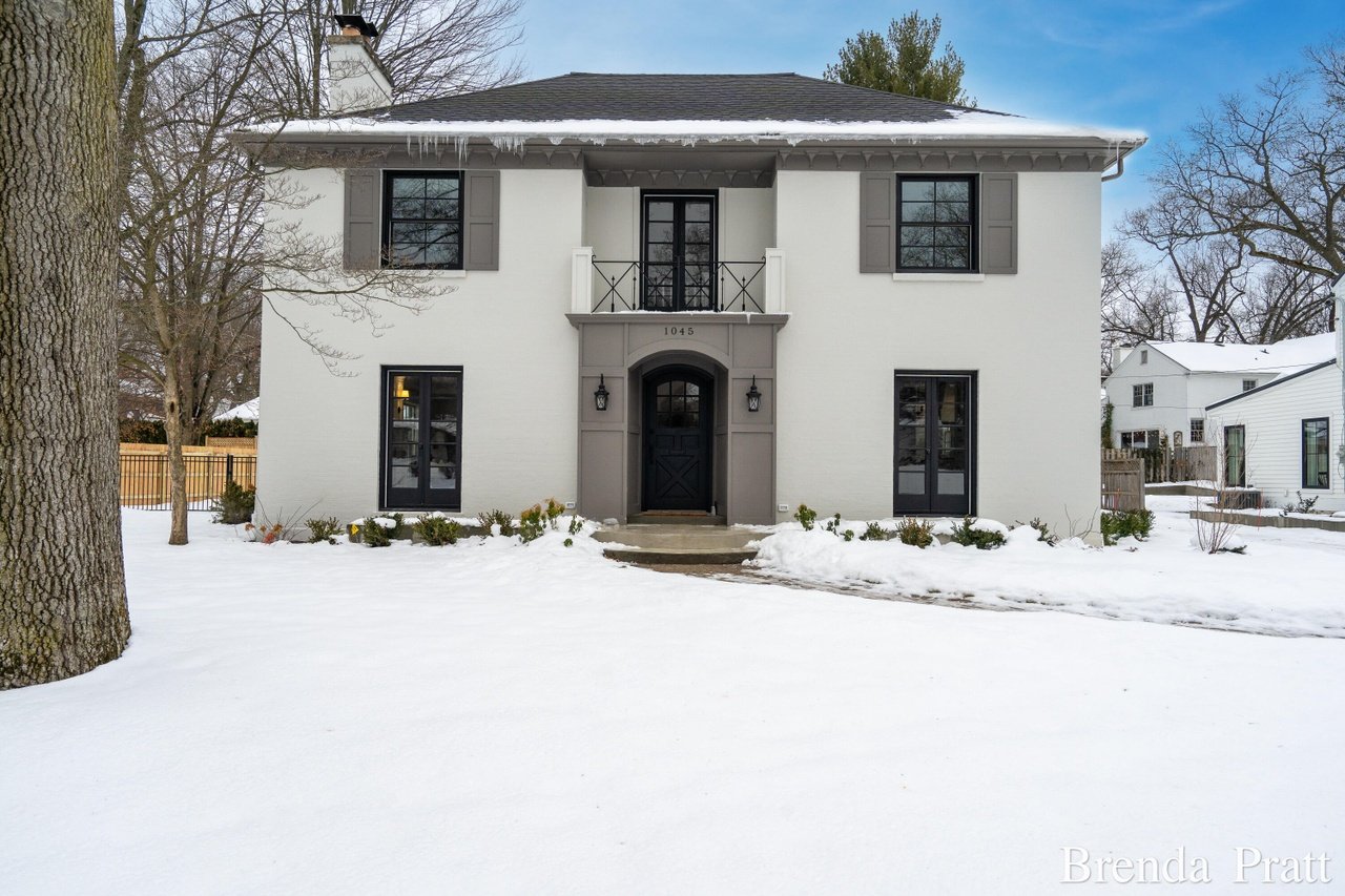  1045 Cambridge Dr SE