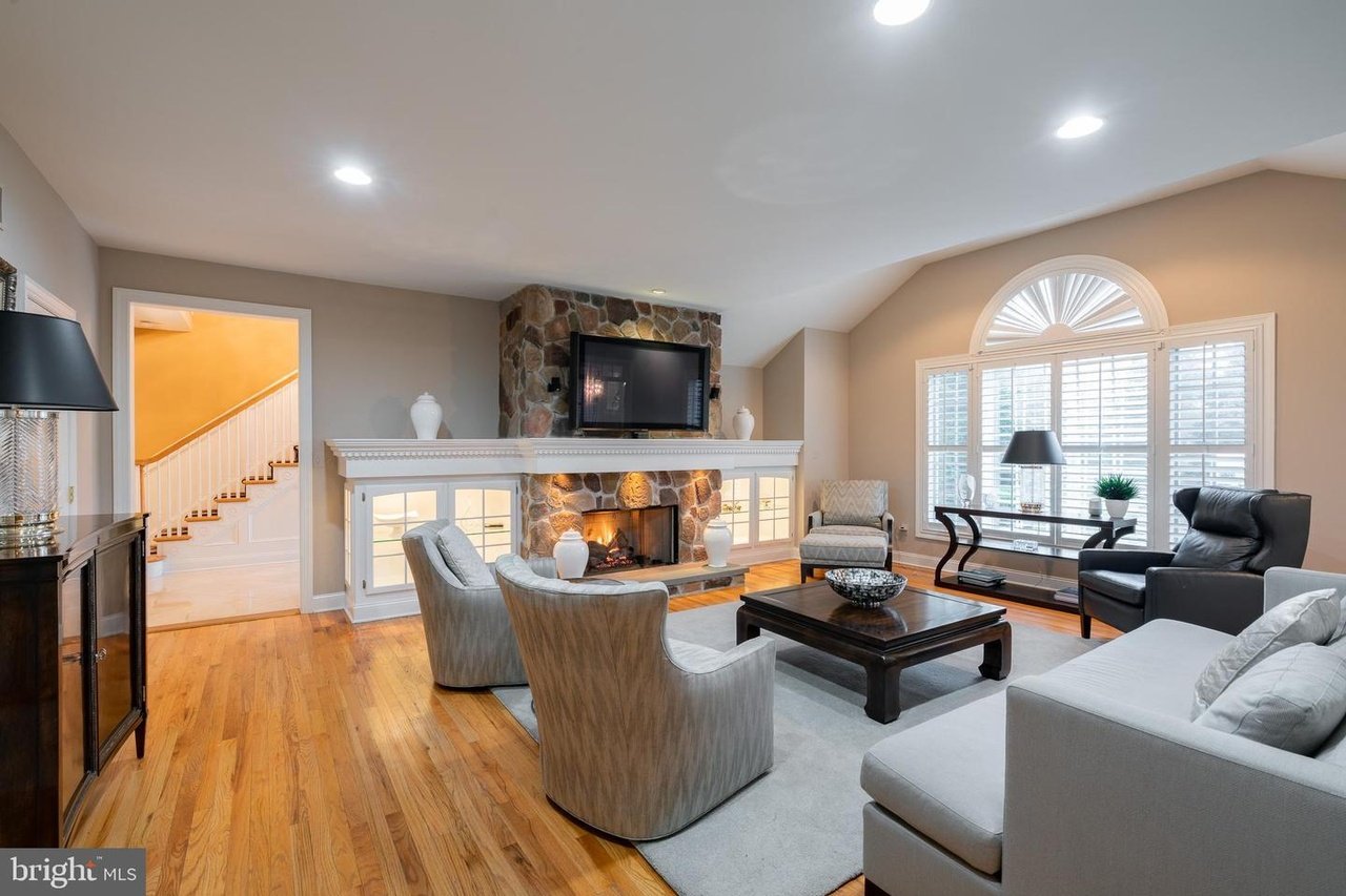 100 Hampton Ln