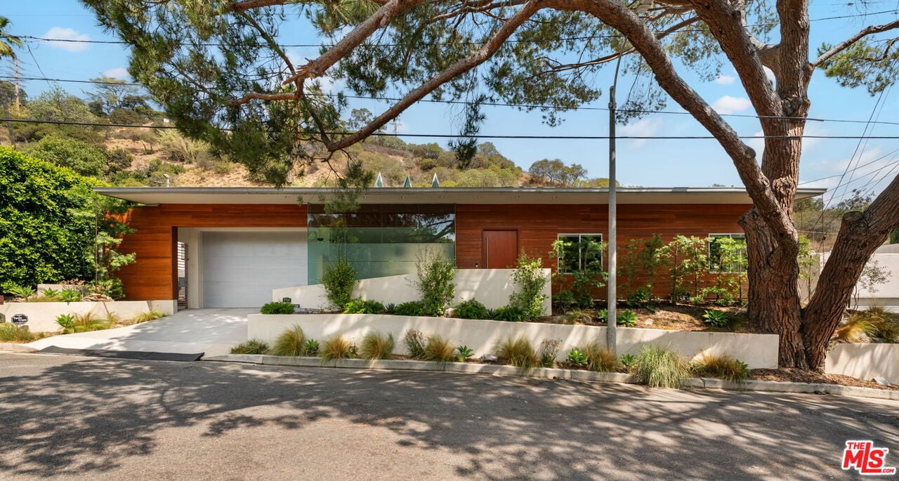 Northstar Pavilion, Amor Rd, 90046