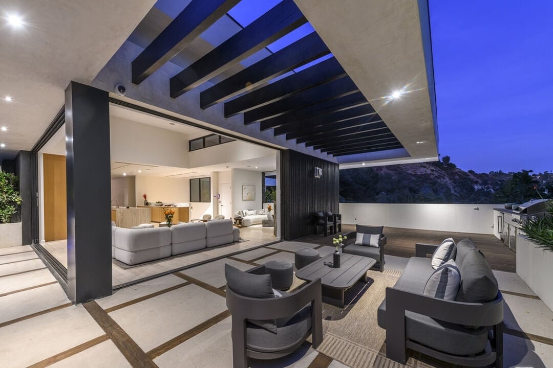 Pinnacle Manor, Willow Glen Rd, 90046