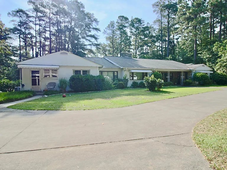 120 N Valley Rd