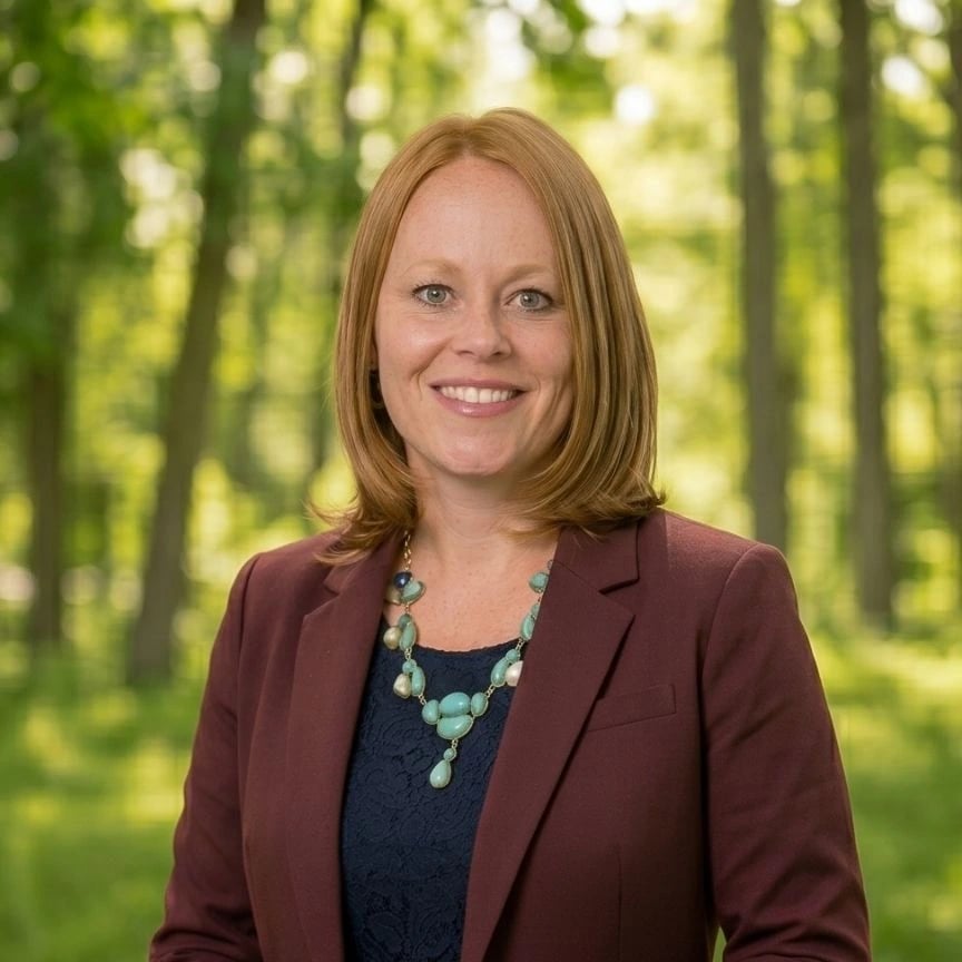 Stacey Pemberton Listings.com real estate agent headshot