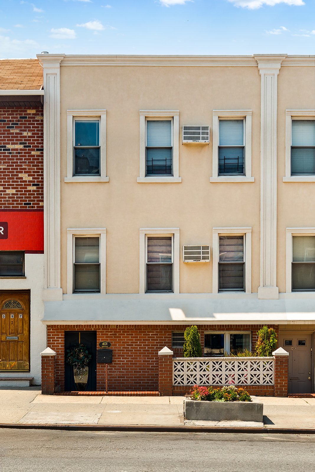 401 Graham Ave