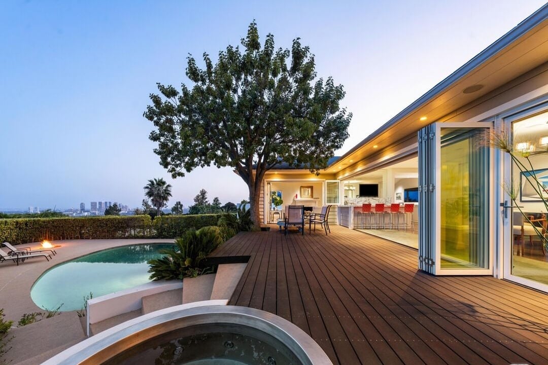 Sierra Mar Dr, 90069