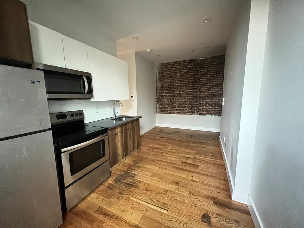  483 Evergreen Ave 3F