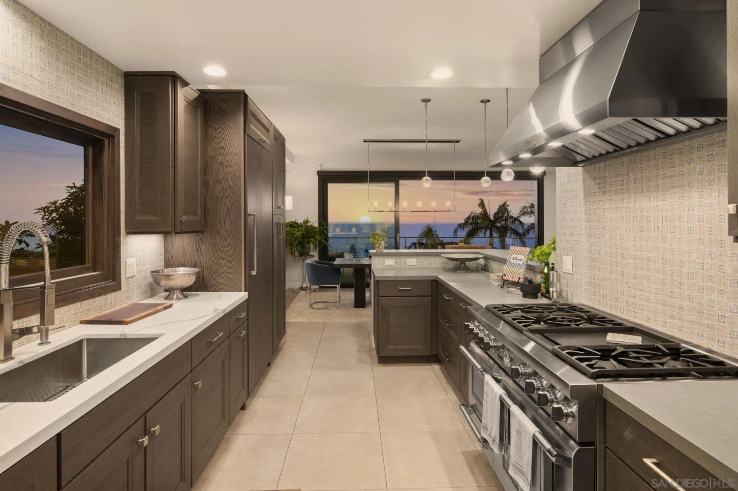 1586 Crespo Dr