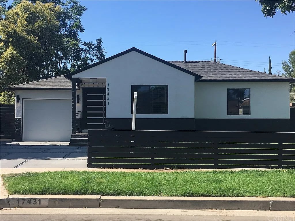 17431 Emelita St