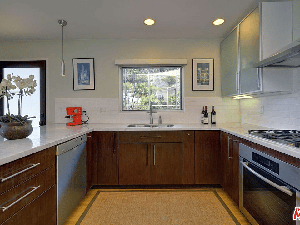 2158 Sunset Plaza Dr