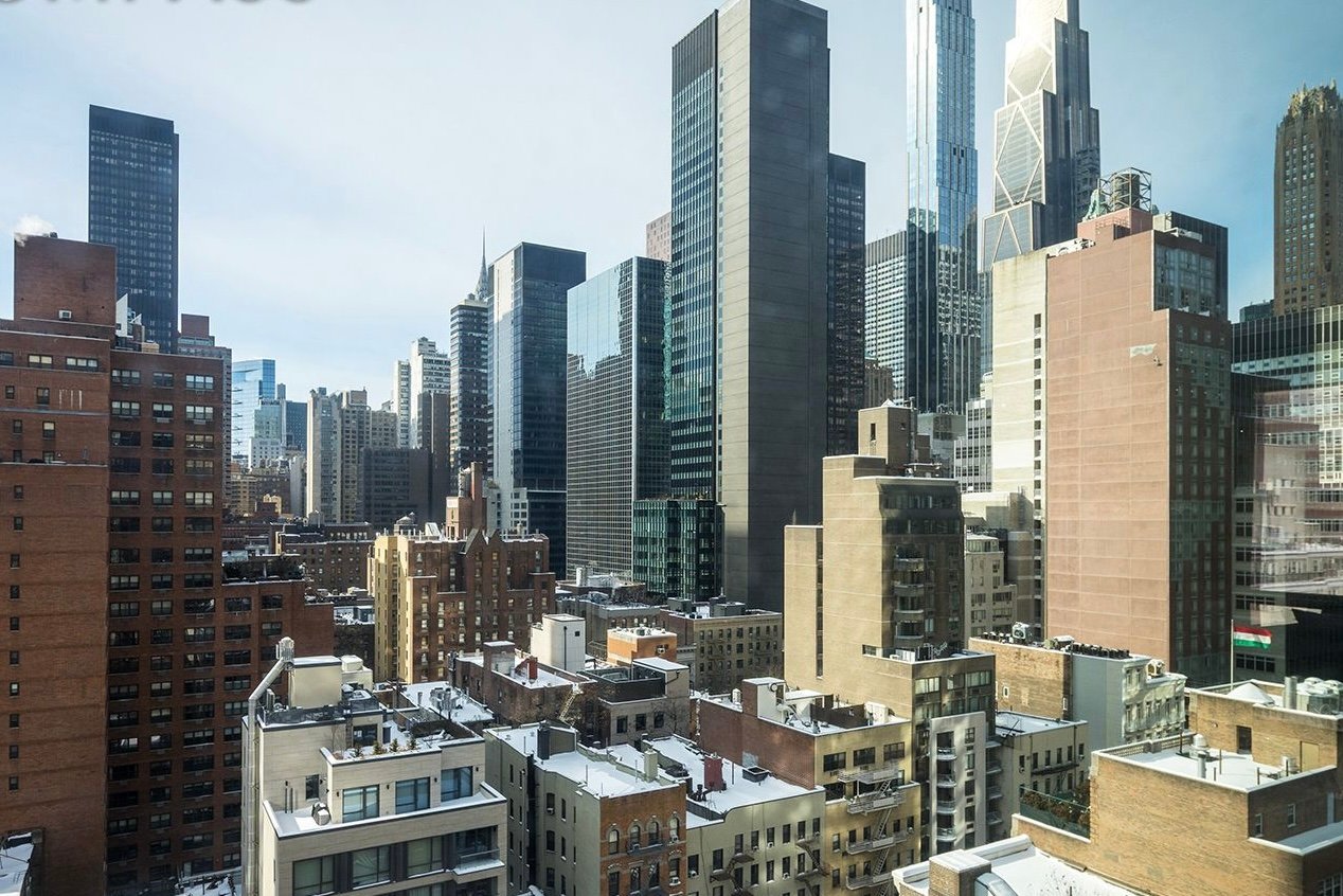 The Veneto Sutton Place, 1601