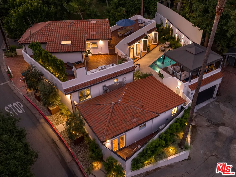 Wonderland Park Ave, 90046