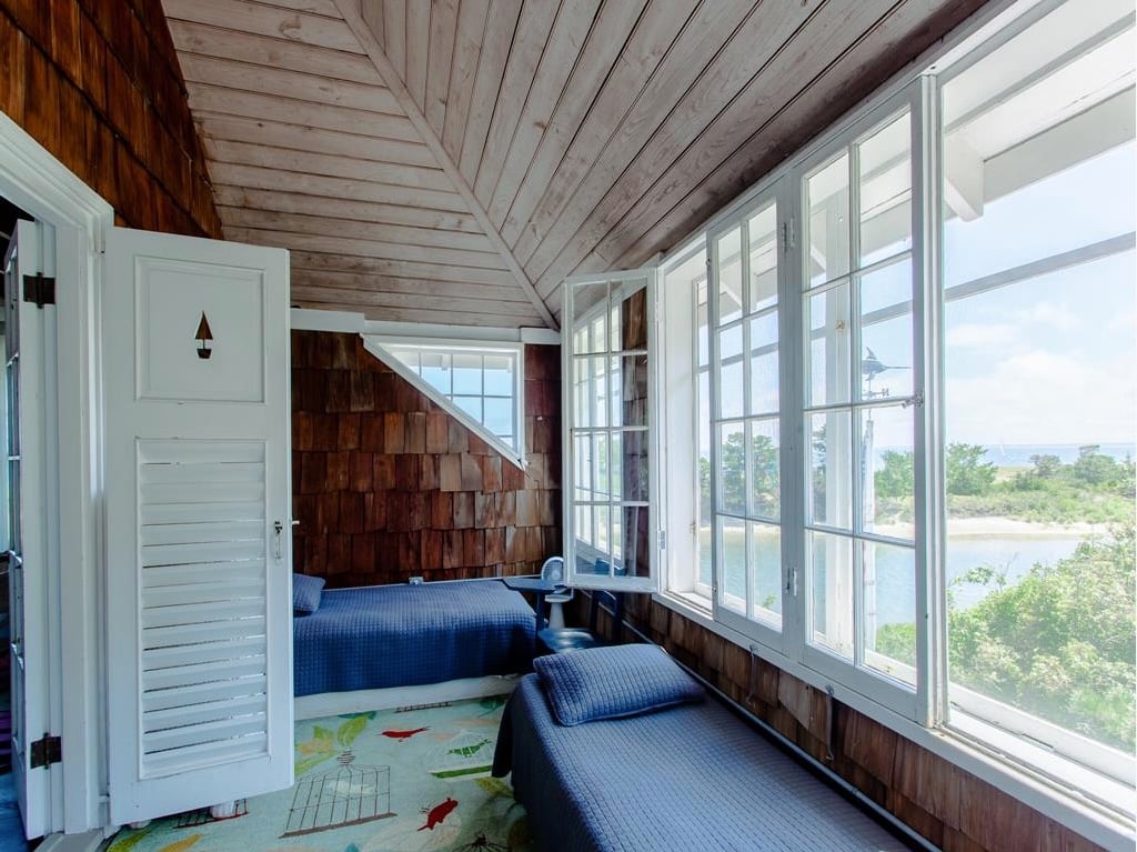 262 Seaview Ave