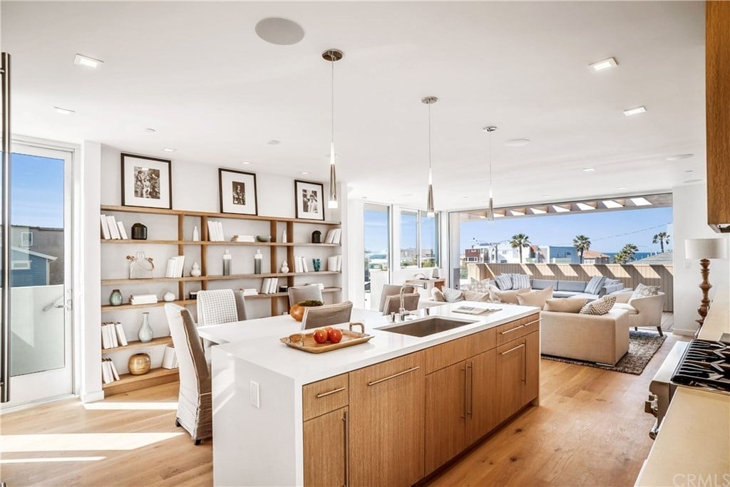 121 2nd St