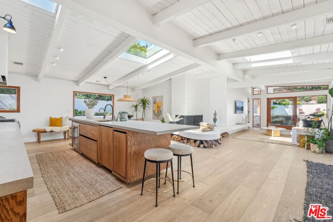 Sunset Crest Dr, 90046