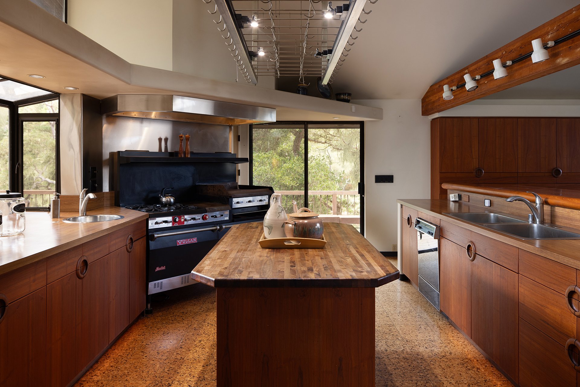 Carmel Bayview Retreat - 571 Viejo Rd