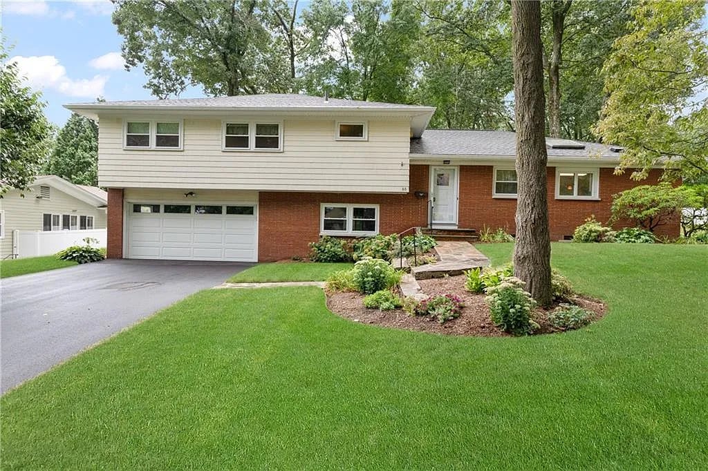 60 Glenmere Dr