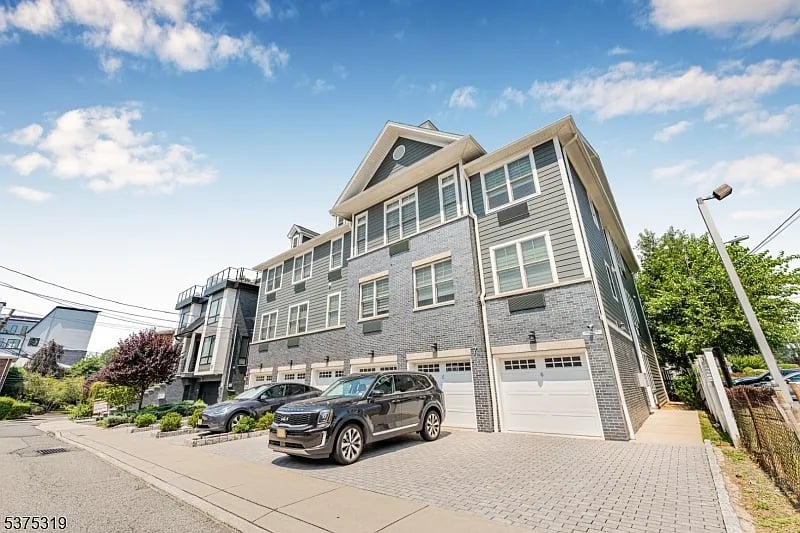 17 Cumbermeade Road 301, Fort Lee, NJ, 07024